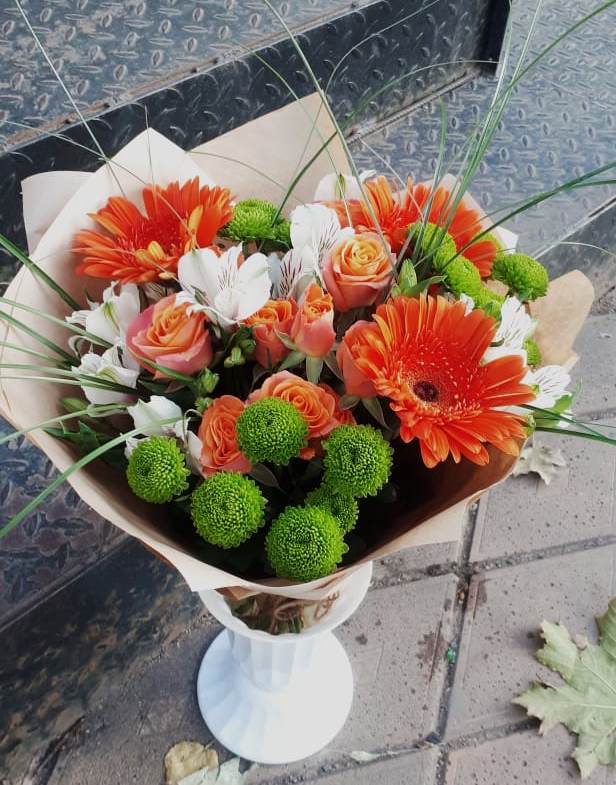 Букет цветов из: Герберы, Хризантемы, Альстромерии и Розы в Ундоры