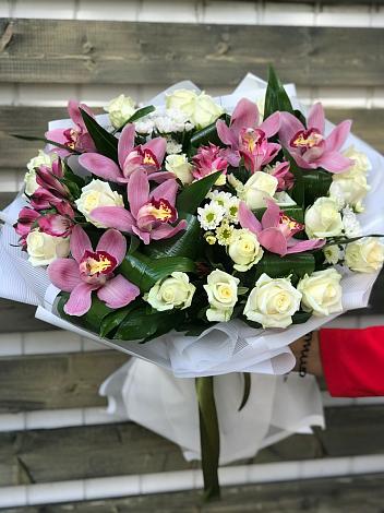 Букет цветов из: Розы и Хризантемы в Ундоры