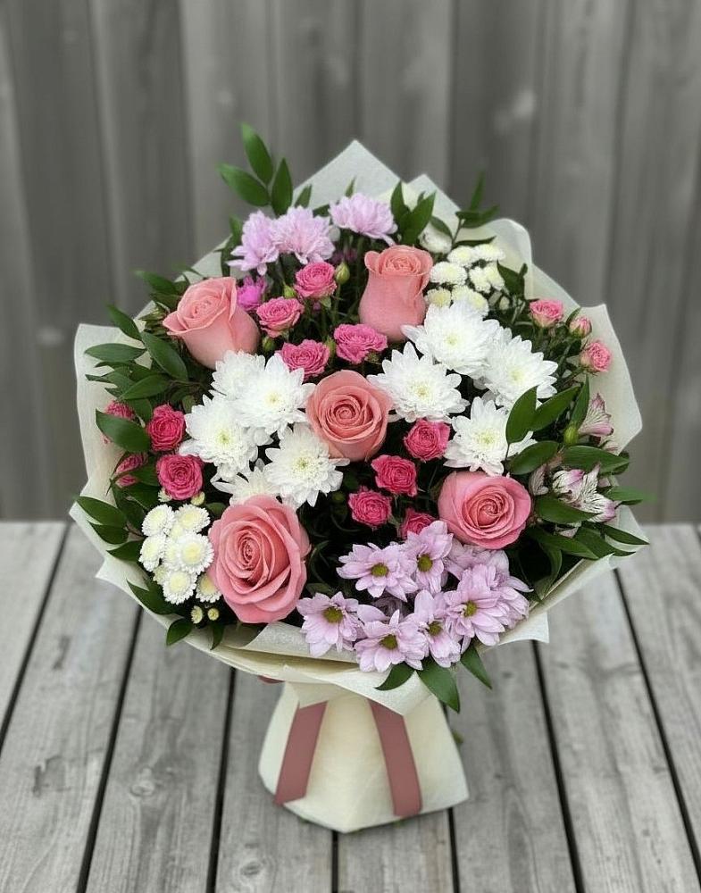 Букет цветов из: Альстромерии, Гвоздики, Розы и Хризантемы в Ундоры