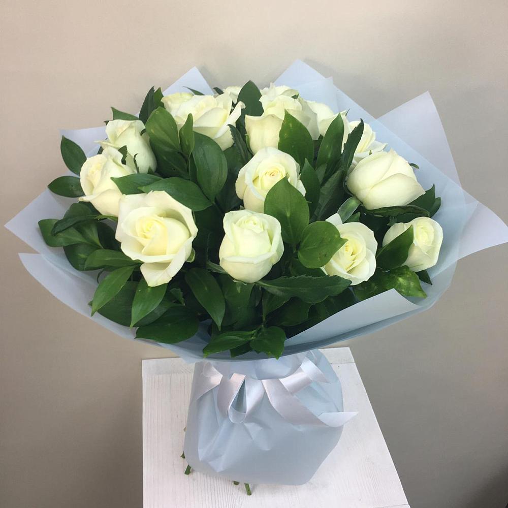 Букет 15 Белых роз Проуд в Ундоры