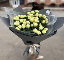 Букет Белые кустовые розы Солинеро в Ундоры