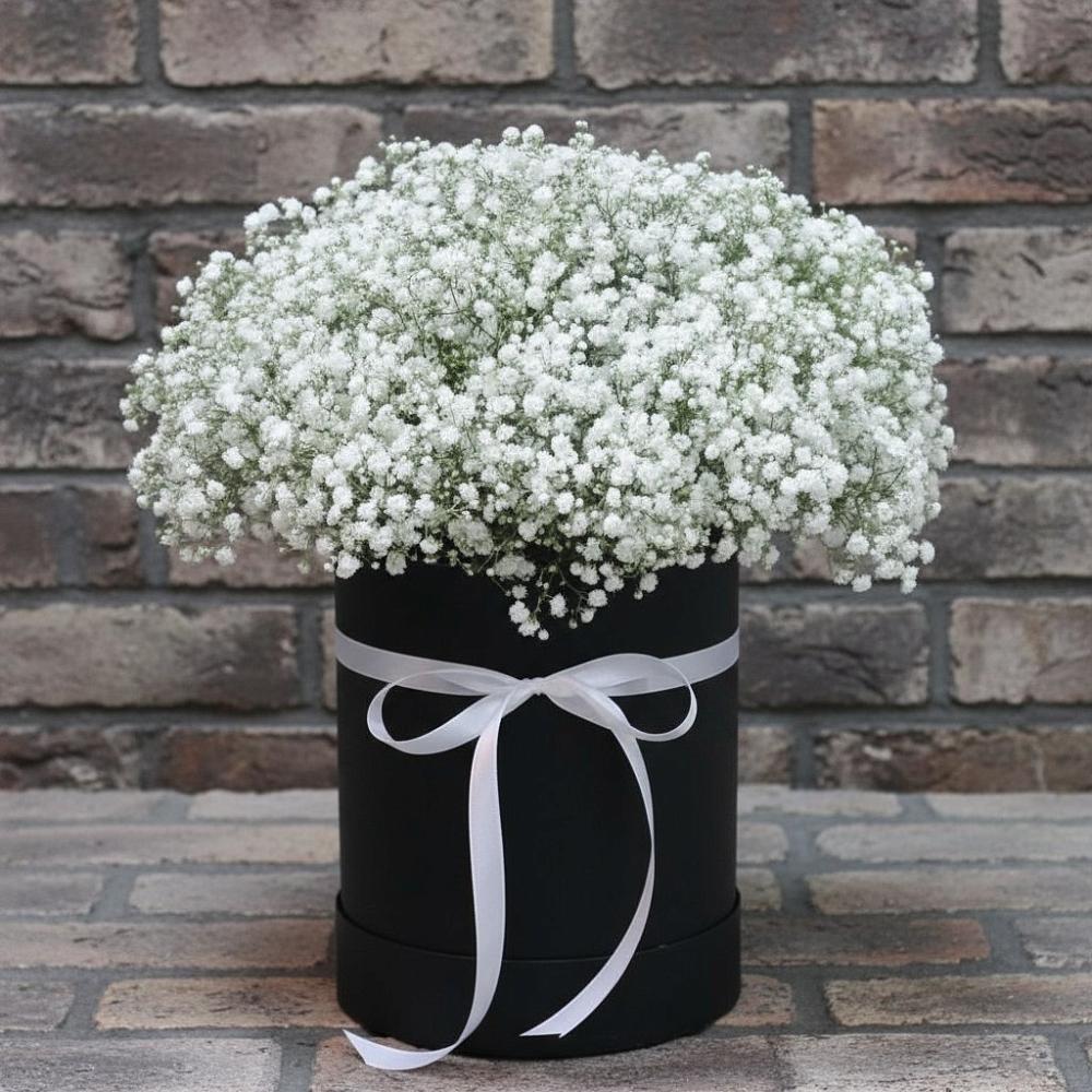 Цветочная композиция из Гипсофила в шляпной коробке в Ундоры