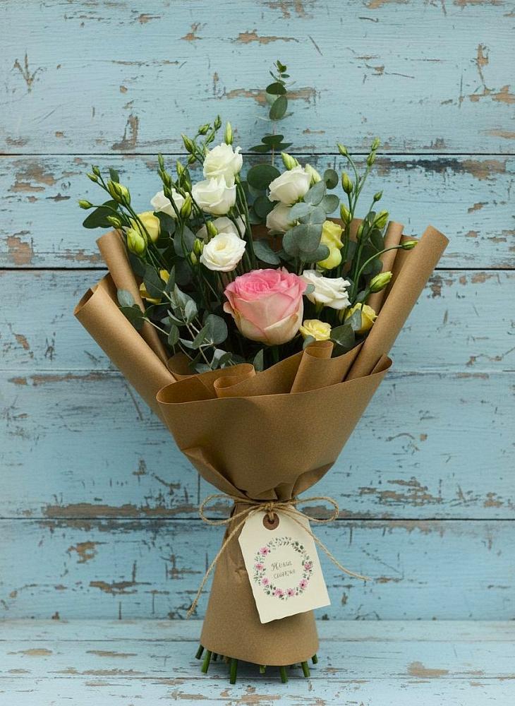 Букет цветов из: Розы и Лизиантусы в Ундоры