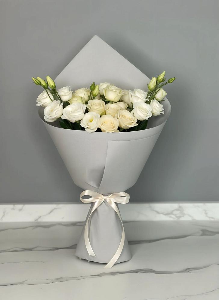 Букет цветов из: Розы и Лизиантусы в Ундоры