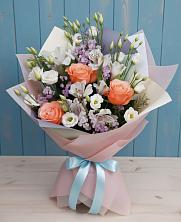 Букет цветов из:  Лизиантусы, Розы, Альстромерии и Гипсофила в Ундоры