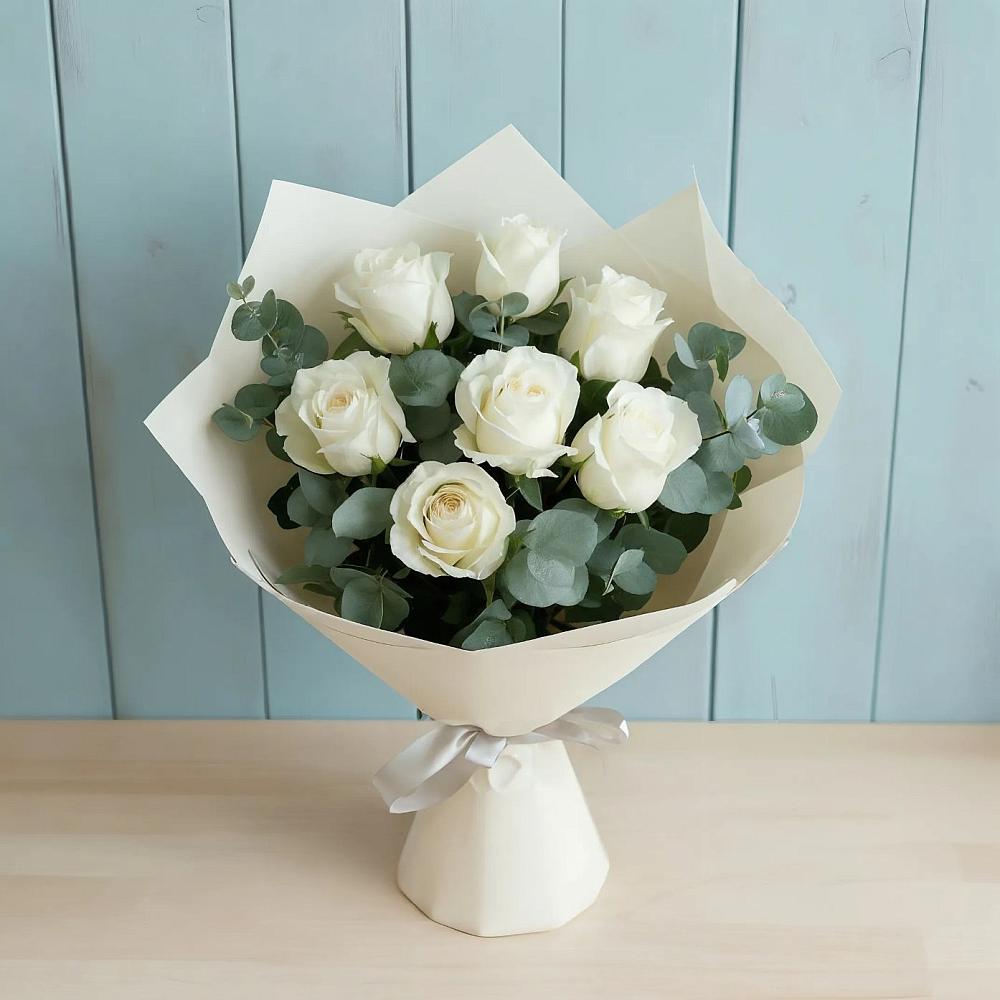 Букет Белые розы в Эвкалипте в Ундоры