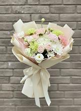 Букет цветов из:  Гвоздики, Розы, Лизиантусы и Хризантемы в Ундоры