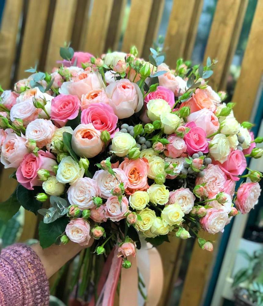 Букет цветов из: Розы в Ундоры