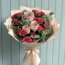Букет цветов из:  Гвоздики и Розы в Ундоры