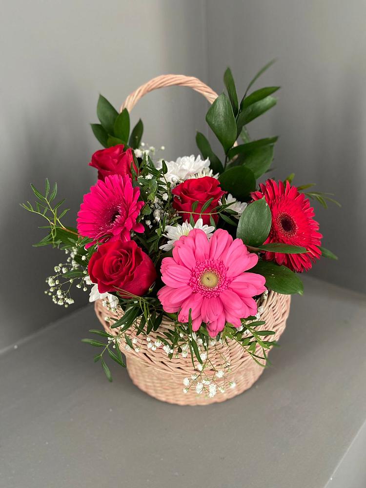 Цветочная композиция из Розы, Хризантемы и Герберы в корзине в Ундоры