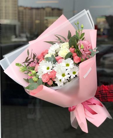 Букет цветов из: Розы, Лизиантусы и Хризантемы в Ундоры